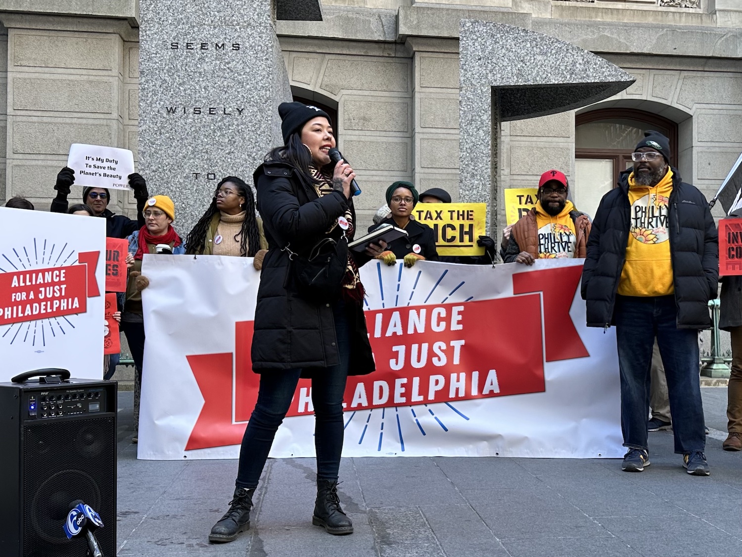 Erika Guadalupe Nunez the Executive Director of Juntos speaks to the crowd