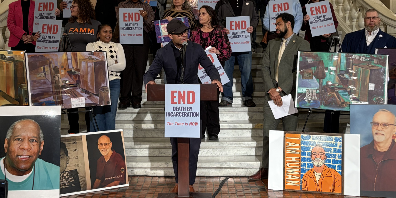 Saleem Holbrook speaks at the podium 